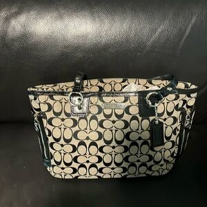 EUC  Coach handbag